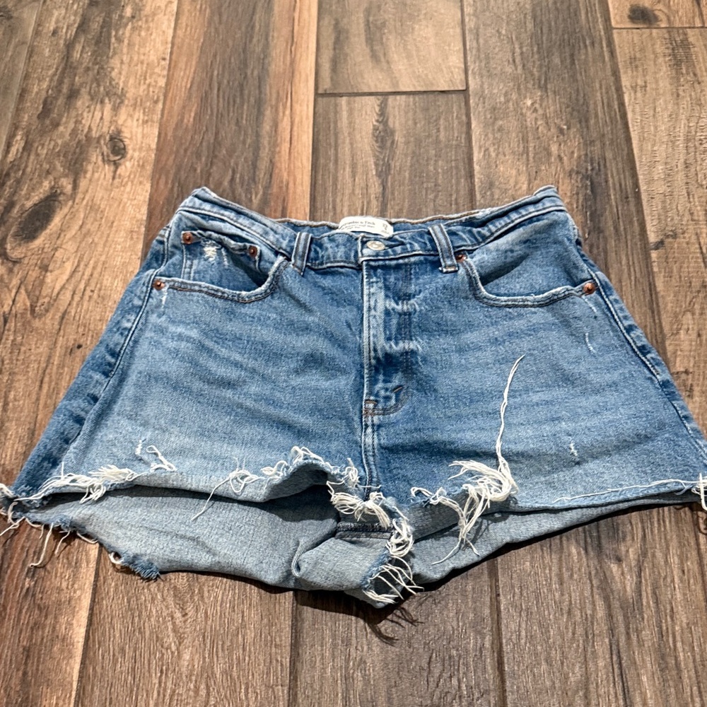 Abercrombie 90s high rise shorts